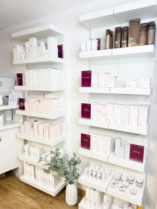 Professionelle dermakosmetische Pflegeprodukte bei Samtweich Cosmetic Landsberg am Lech - Hautpflege für empfindliche, unreine und reife Haut