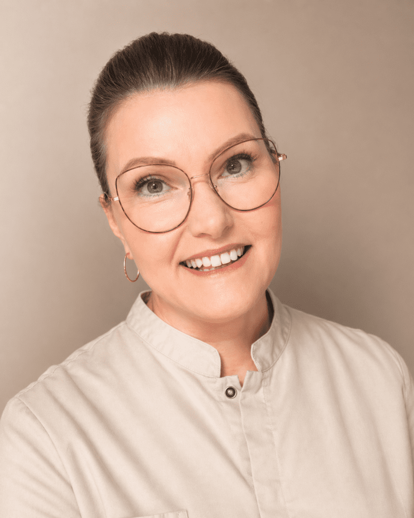 Katja Täumel – Dipl. Fachkosmetikerin und Inhaberin von Samtweich Cosmetic in Landsberg am Lech | Expertin für Hautgesundheit und Gesichtsbehandlungen